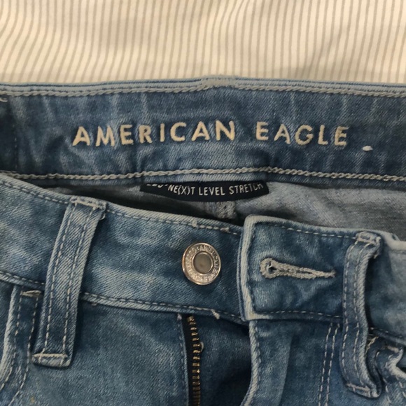 Light blue semi ripped American Eagle Jeans - Picture 3 of 4